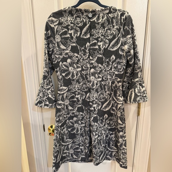 Tommy Hilfiger dress with flared sleeves, Size 4 - Picture 2 of 5